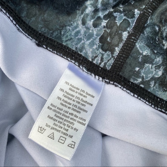 Alo Airbrush Capri Leggings - Picture 8 of 9